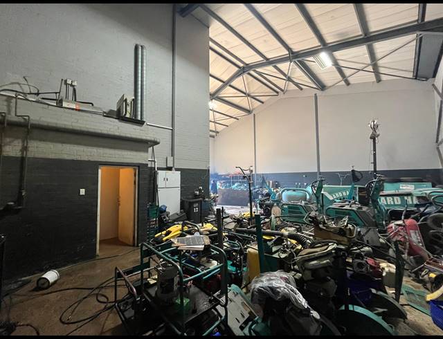 302M² WAREHOUSE TO LET IN STIKLAND INDUSTRIAL
